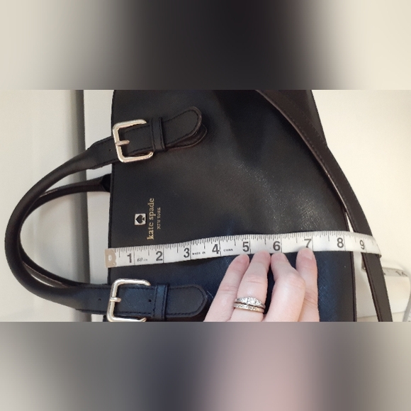 Medium sized Kate Spade black bag with crossbody strap - Picture 3 of 13
